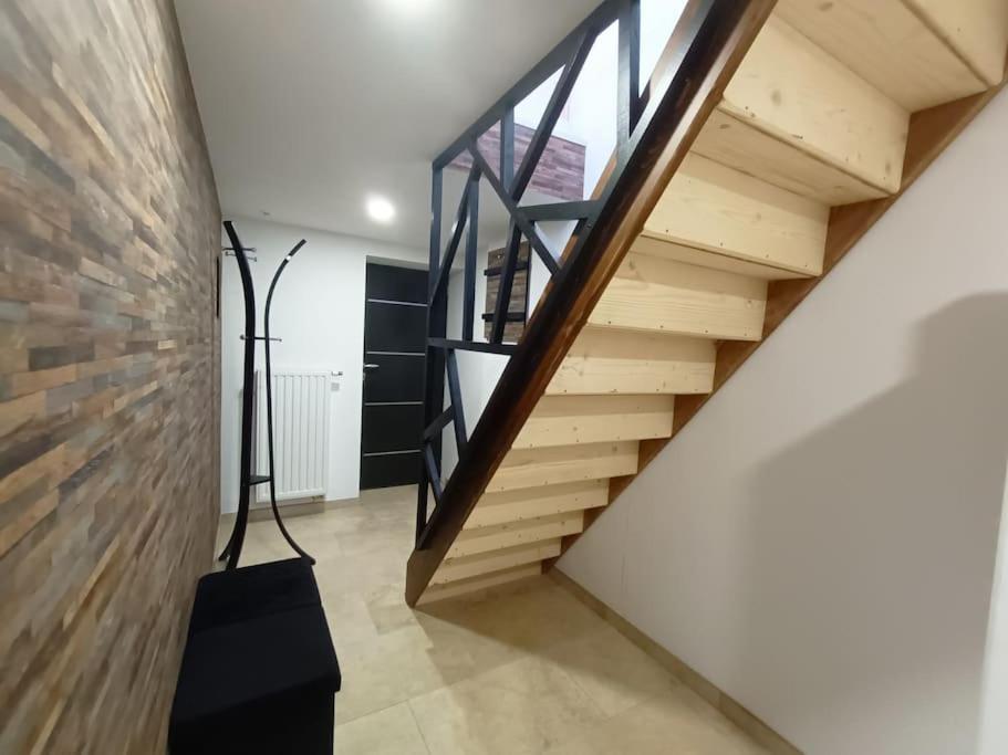 Appartement Independant La Tour Des Tuileries Aydoilles Exterior photo